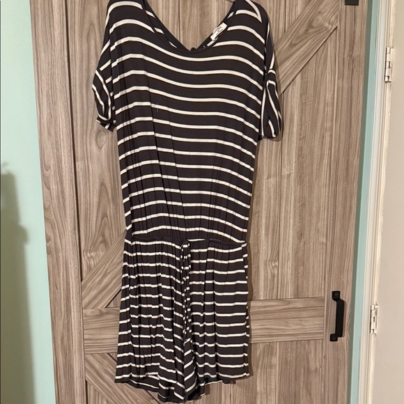 Zenana Outfitters grey and White Striped Romper - Picture 1 of 2